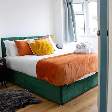 Ferienhaus Harvard House, Stylish 3 Bedroom House In Solihull 5 Mins To The Nec, Bhx ,jlr With Free Parking