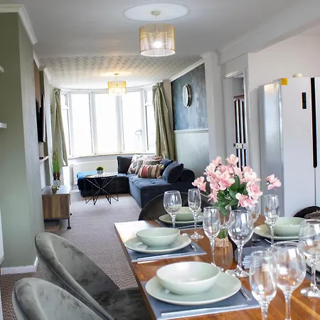 Harvard House, Stylish 3 Bedroom House In Solihull 5 Mins To The Nec, Bhx ,jlr With Free Parking Ferienhaus *